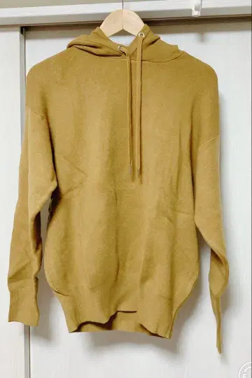 베이지 후드 부착 후드티