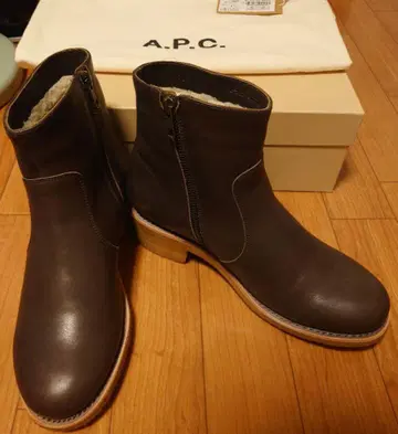 A.P.C. 브라운 가죽 부츠