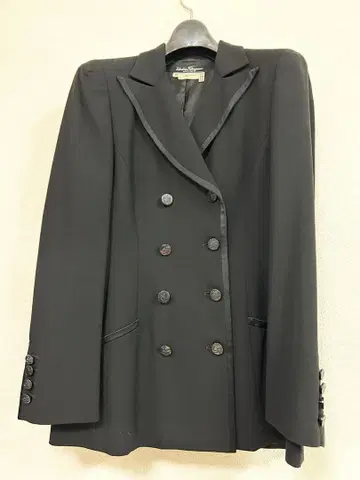 새상품급 페라가모 블랙 자켓 38