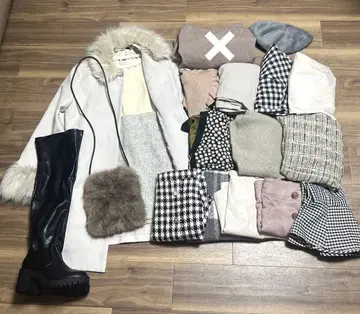 여성용 의류 묶음 판매 코트, 백, 부츠 포함 주간 코디