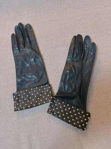 스터드 장식 블랙 가죽 그로브 사이즈 7 이탈리아제