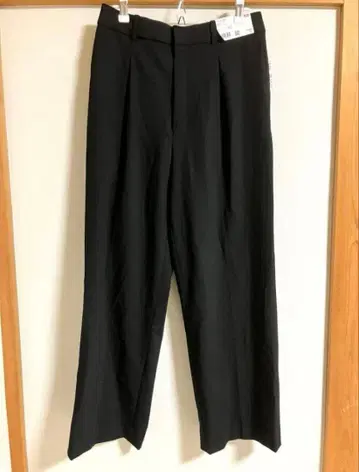 [택 포함 새상품] 유니클로 턱 와이드 팬츠