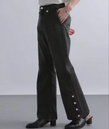 HARE 사이드 버튼 데님 플레어 팬츠