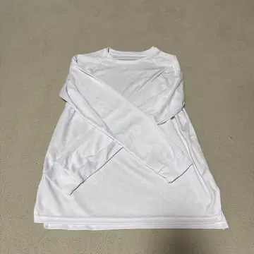 화이트 긴팔 티셔츠