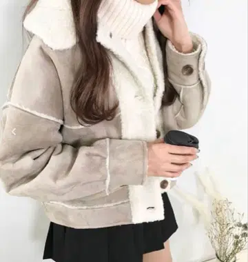 INGNI 리버서블 숏 기장 보아 무스탕