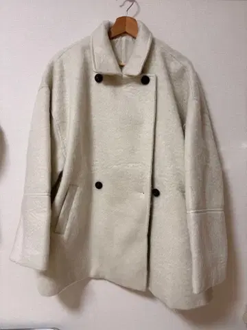 아이보리 더블 브레스트 울 코트