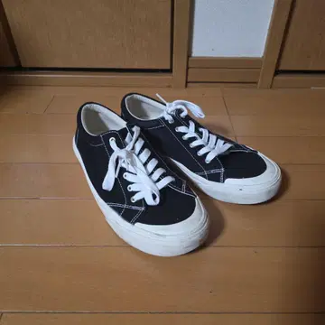 블랙 캔버스 스니커즈