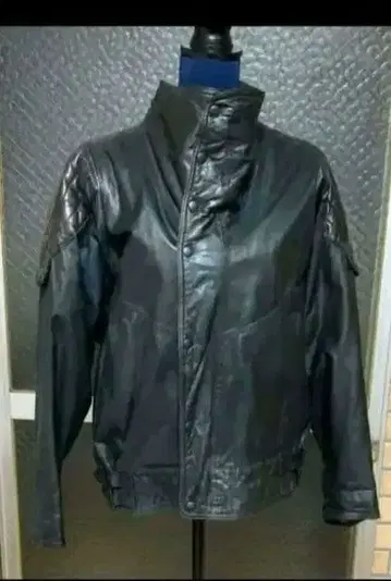 블랙 가죽 라이더 자켓 일본제 튼튼한 재질의 가죽 점퍼입니다