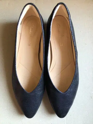 새상품급 클락스 플랫슈즈 네이비 메탈릭 사이즈 6