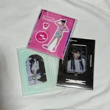 LE SSERAFIM 움채 아크릴 스탠드 폰 탭