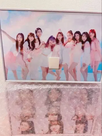 Niziu CD step and a step take a picture