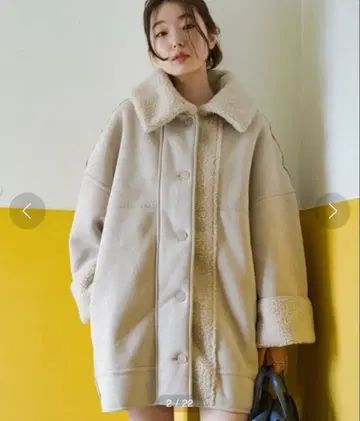 하이넥 리버서블 보아 무스탕 자켓 카스타네