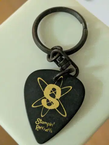 STOMPIN' RIFFRAFFS 피크 키링