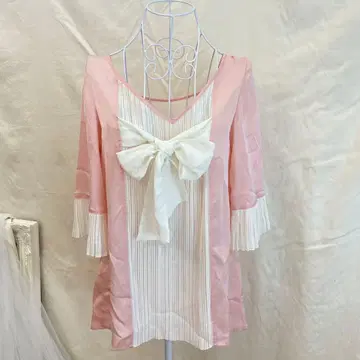 미착용 새틴풍 NOKO-PLEATS 리본 포함 플리츠 7부 소매 상의