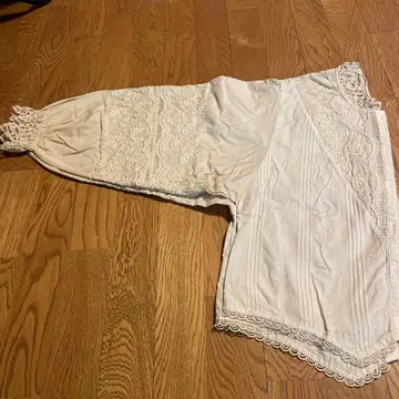 베이지 코튼 레이스 셔츠 반팔 장미의 생활