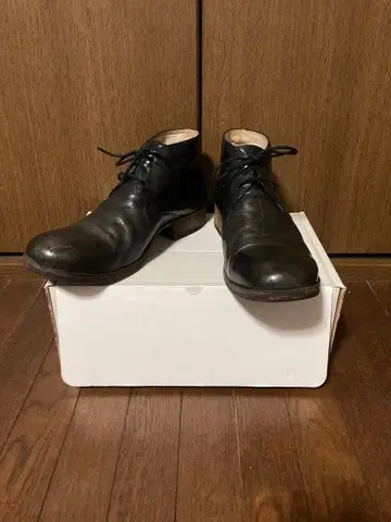 ATTACHMENT 송아지 가죽 처카 부츠 어태치먼트