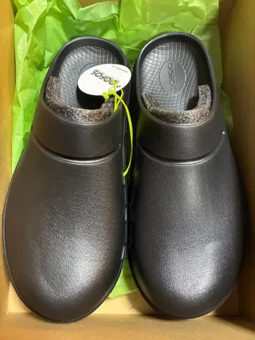 [ 한정판 가격 인하 ] Oofos Oocloog 블랙 샌들 M8/W10