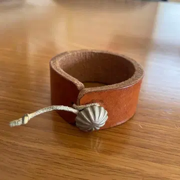 가죽 팔찌 콘초 부착