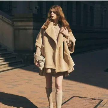 [ 미사용 새상품 ] 코코딜 보아 케이프 코트