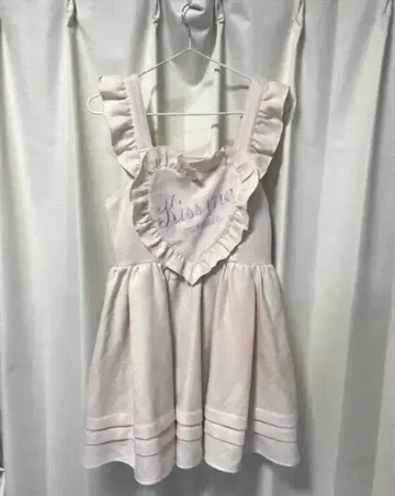 앙크루즈 하트 에이프런 원피스 프릴 핑크