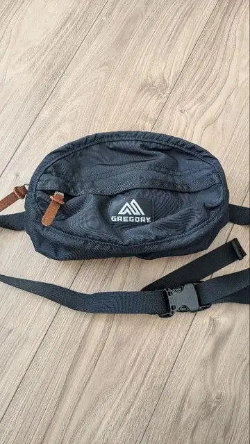GREGORY 블랙 바디백