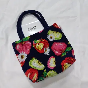 미사용 새상품 FEILER 사과와 애벌레 패턴 토트백 네이비