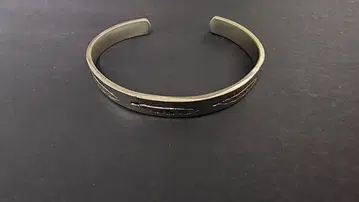 실버 뱅글 조각 무늬