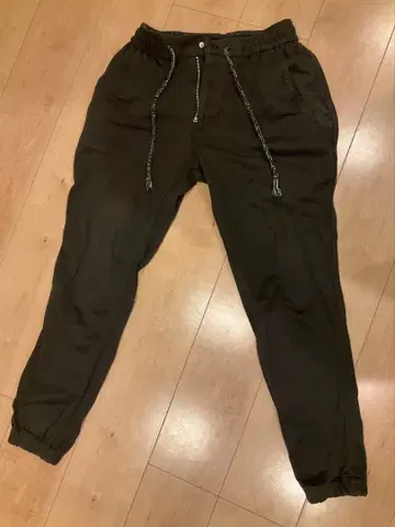 화이트 마운티니어링 카르제 편 팬츠