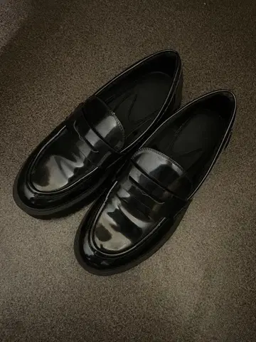 ZARA 에나멜 로퍼 39