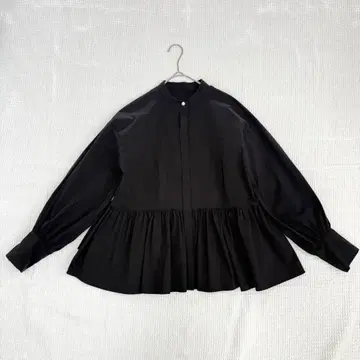 새상품급 밴야드 스톰 페플럼 스탠드 카라 블라우스 블랙 펄 버튼