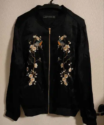 새상품급 ZARA 매실 꾀꼬리 자수 스카잔 블랙