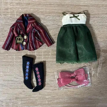 네오 브라이스 유니버시티 오브 러브 아웃핏