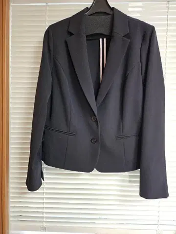 로즈 티아라 현행 모델 1회 단시간 착용 백리본 테일러드 자켓