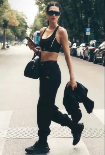 alo 아로 아콜라드 스웨트 팬츠