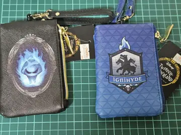 트위스테 릴 달린 패스 케이스