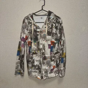 그래픽 프린트 후드 부착 후드티