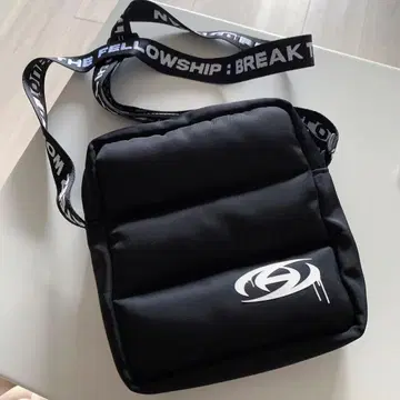 ATEEZ 아치즈 투어 공식 굿즈 숄더백