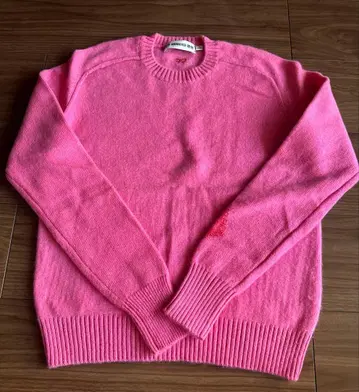 유니클로 안야 힌드마치 ANYA HINDMARCH 핑크 스웨터