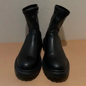 [ 새상품급 M ] GU 울트라 스트레치 볼륨 밑창 부츠 블랙