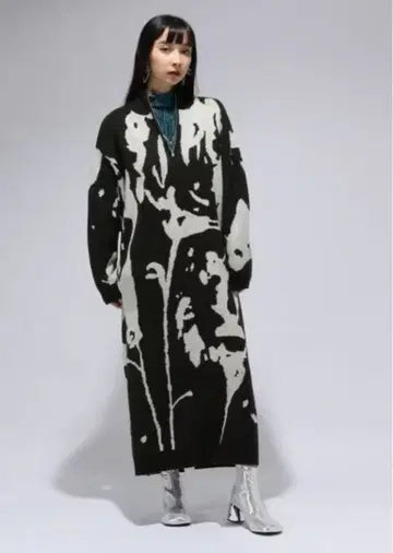 HARE 패턴 하프 지퍼 니트 원피스