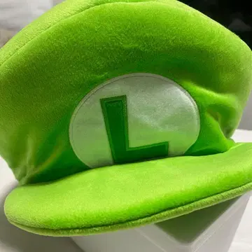 유니버셜 루이지 모자