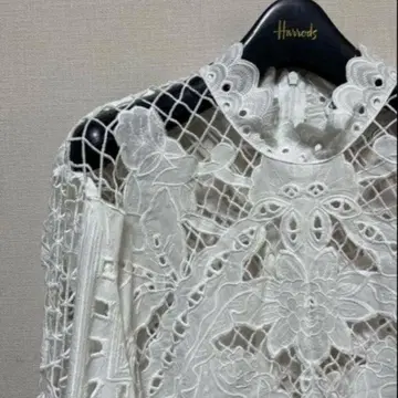 미사용 새상품 자라 환상의 컷워크 자수 블라우스