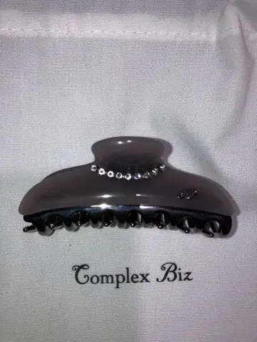 [컴플렉스 비즈] 그레이쉬 퍼플에 스와로가 악센트인 헤어 클립