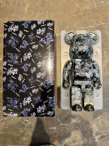 MATT BLACK (매트 블랙) 베어브릭 400%