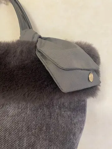 리본 포함 퍼 토트백 그레이