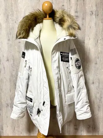 거의 미사용 아비렉스 보아 퍼 포함 화이트 다운 코트 자수 로고 XL