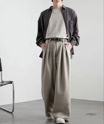 라이트 베이지 와이드 팬츠