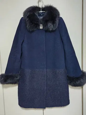 [JUSGLITTY] 퍼&비쥬 장식 트위드 절개 코트 네이비 0