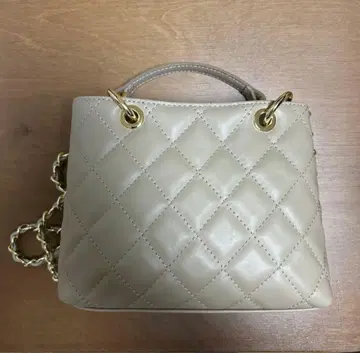 AULENTTI 퀼팅 체인 숄더백