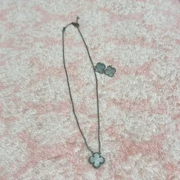 반클리프 아펠 모티브 귀걸이 & 목걸이